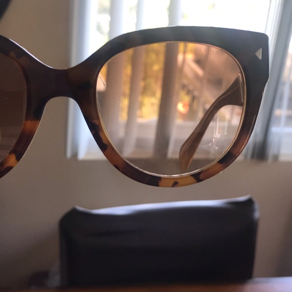 Prada sunglasses - Picture 6 of 8